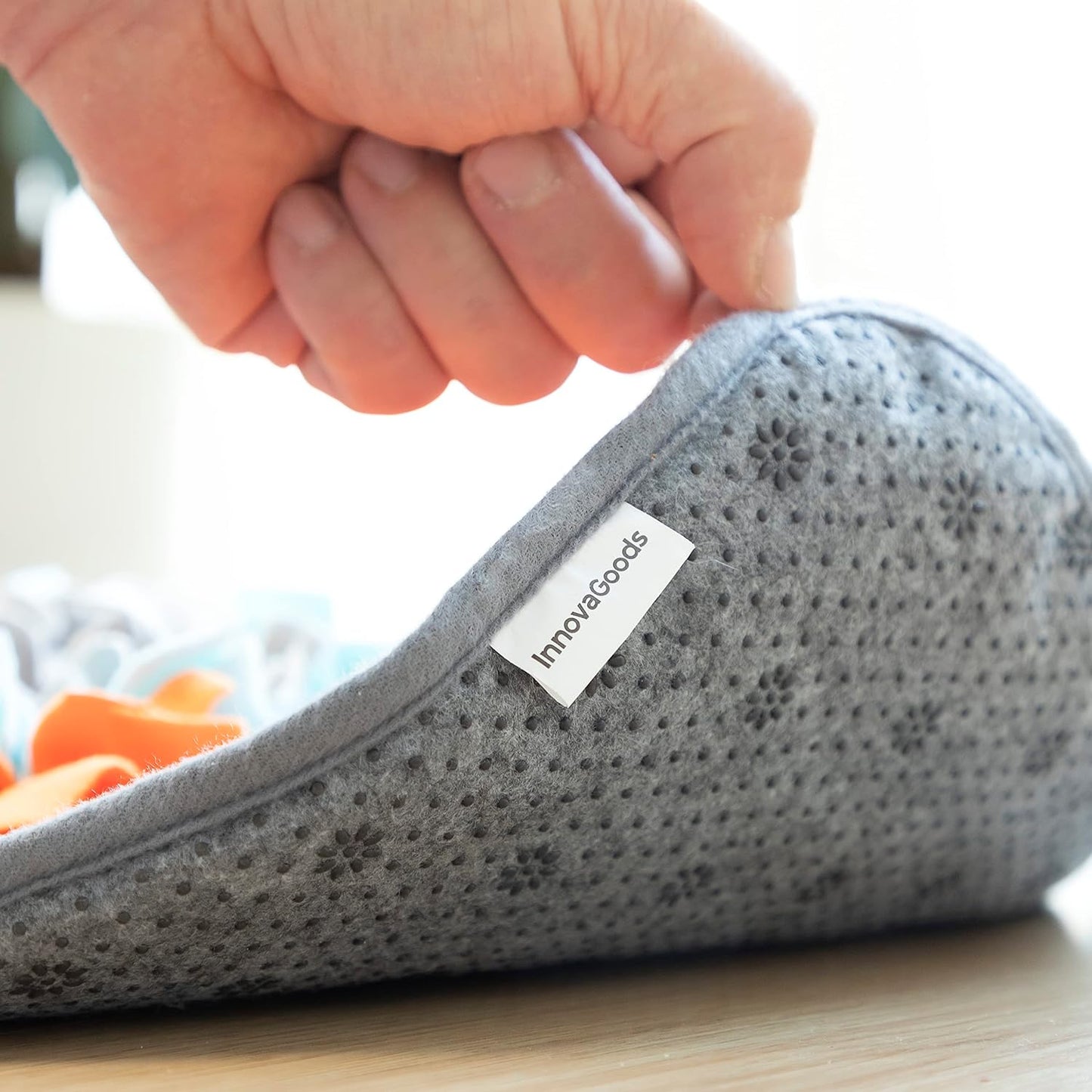 InnovaGoods® Tapis olfactif pour animaux Fooland, stimule l'odorat de votre animal et le garde occupé, avec 3 compartiments pour remplir de friandises ou de snacks, idéal pour les chiens et les chats.