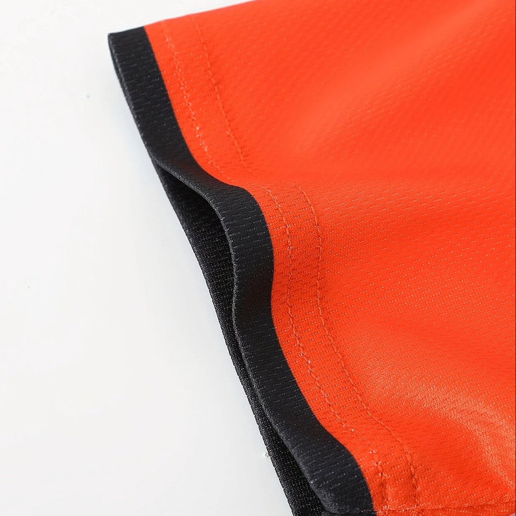Ensemble maillot et short de football pour enfant personnalisable – noir et orange