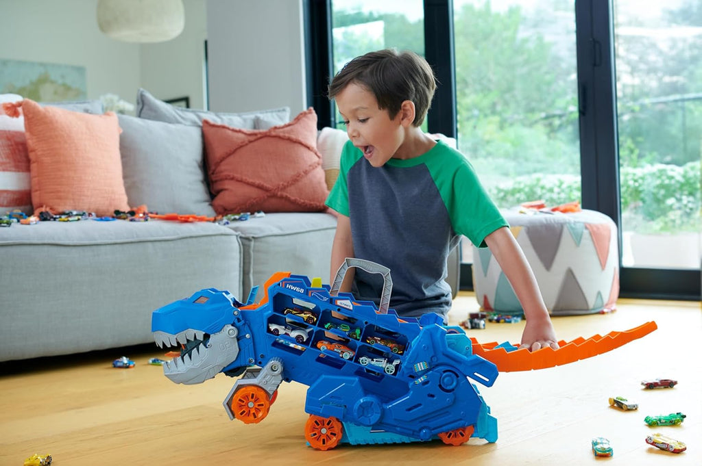 Hot Wheels Let’s Race Netflix - Camion City Transporteur T-Rex Qui Se Cabre pour Se Transformer en T-Rex avec Piste De Course, Lumières Et Sons, Jouet Enfant, Dès 3 Ans, HNG50