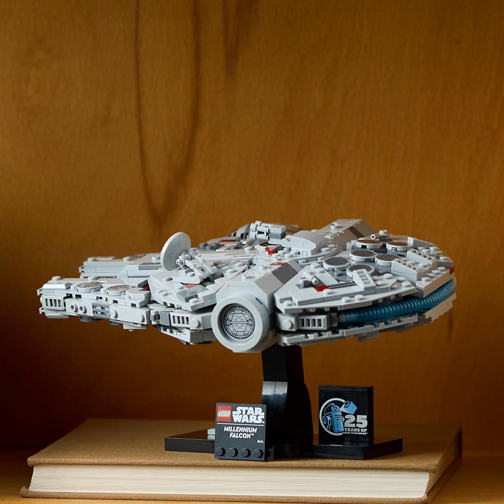 LEGO Star Wars 75375 Millennium Falcon - Set de Construction de Vaisseau Spatial Collector pour Adulte - Présentoir & Plaque Descriptive pour Déco de Bureau - Cadeau pour Fans de Un Nouvel Espoir