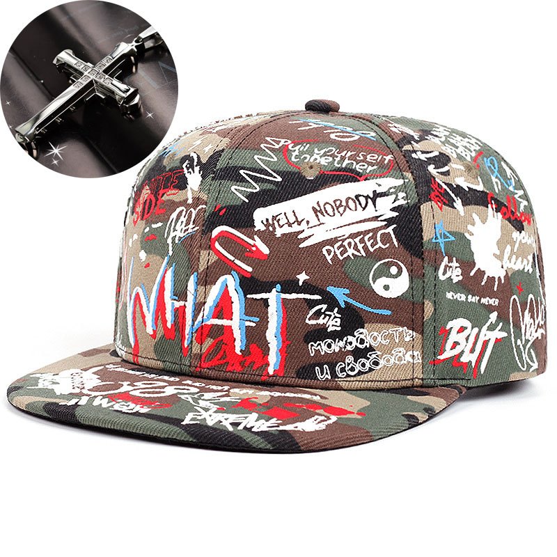 Ensemble Streetwear Deux Pièces Casquette Hip Hop Avec Broderie Soignée Et Collier Décoratif Pour Look Urbain Moderne by LSDLBoutique.ch