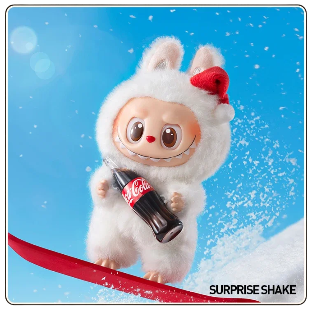 labubu blanc associé à coca cola diverses positions editions collector