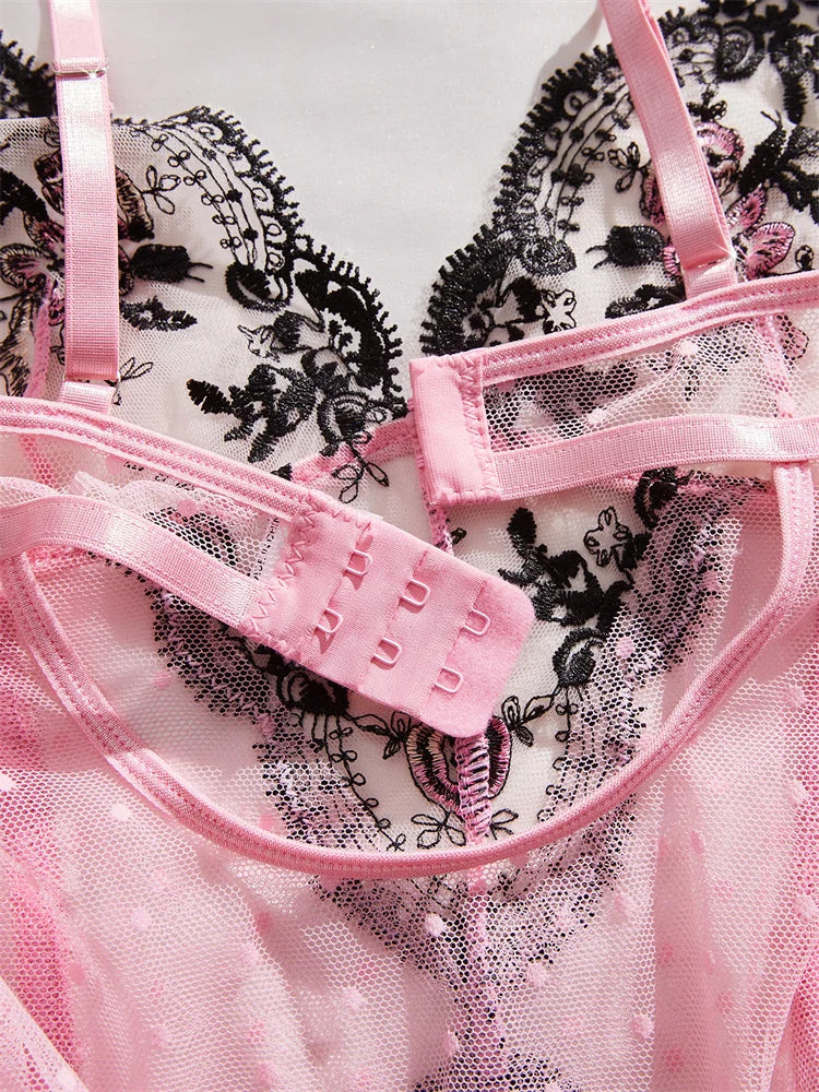 Rosa Dessous-Body mit floraler Stickerei – figurformender Mesh ohne Ärmel
