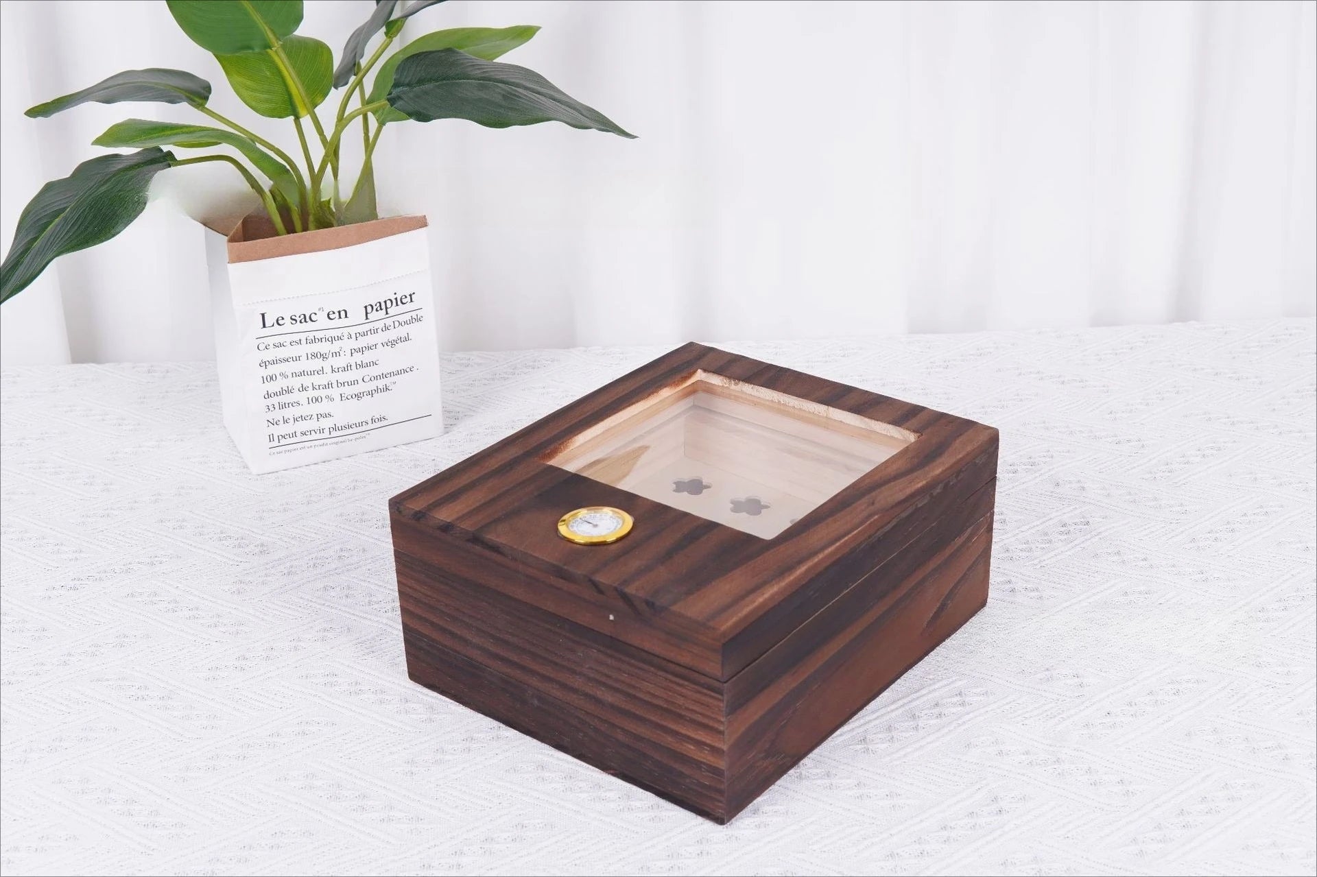 Elegant Wooden Cigar Humidor – Transparent Lid, Ideal for Cigar Storage & Aging, Perfect for Collectors