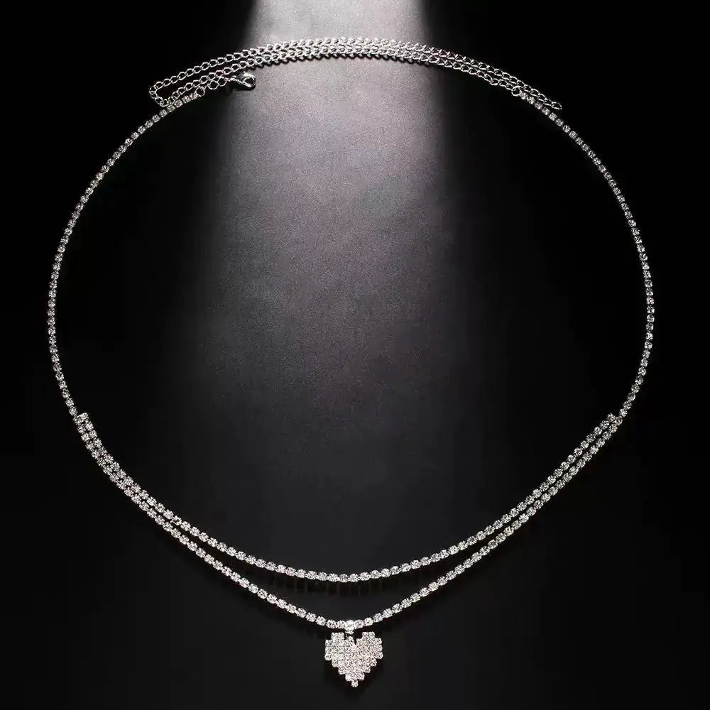 Chaîne de taille double rangée argentée avec cristaux et pendentif goutte d'eau