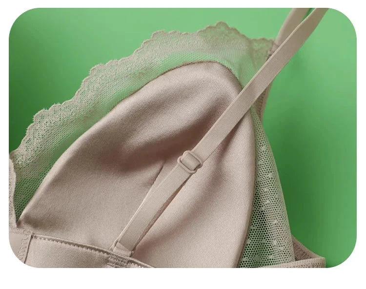 Les Secrets de Léa – Soutien-gorge triangle sans fil en soie et dentelle – Chrisalyde