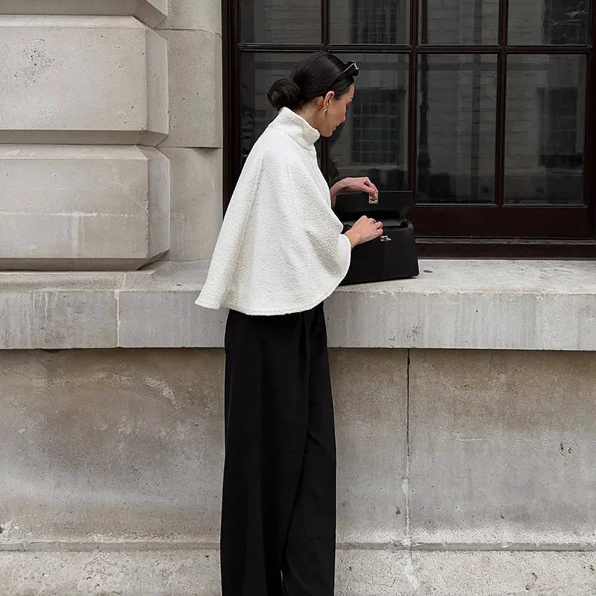 Weiße Wollcape-Jacke mit Reißverschluss