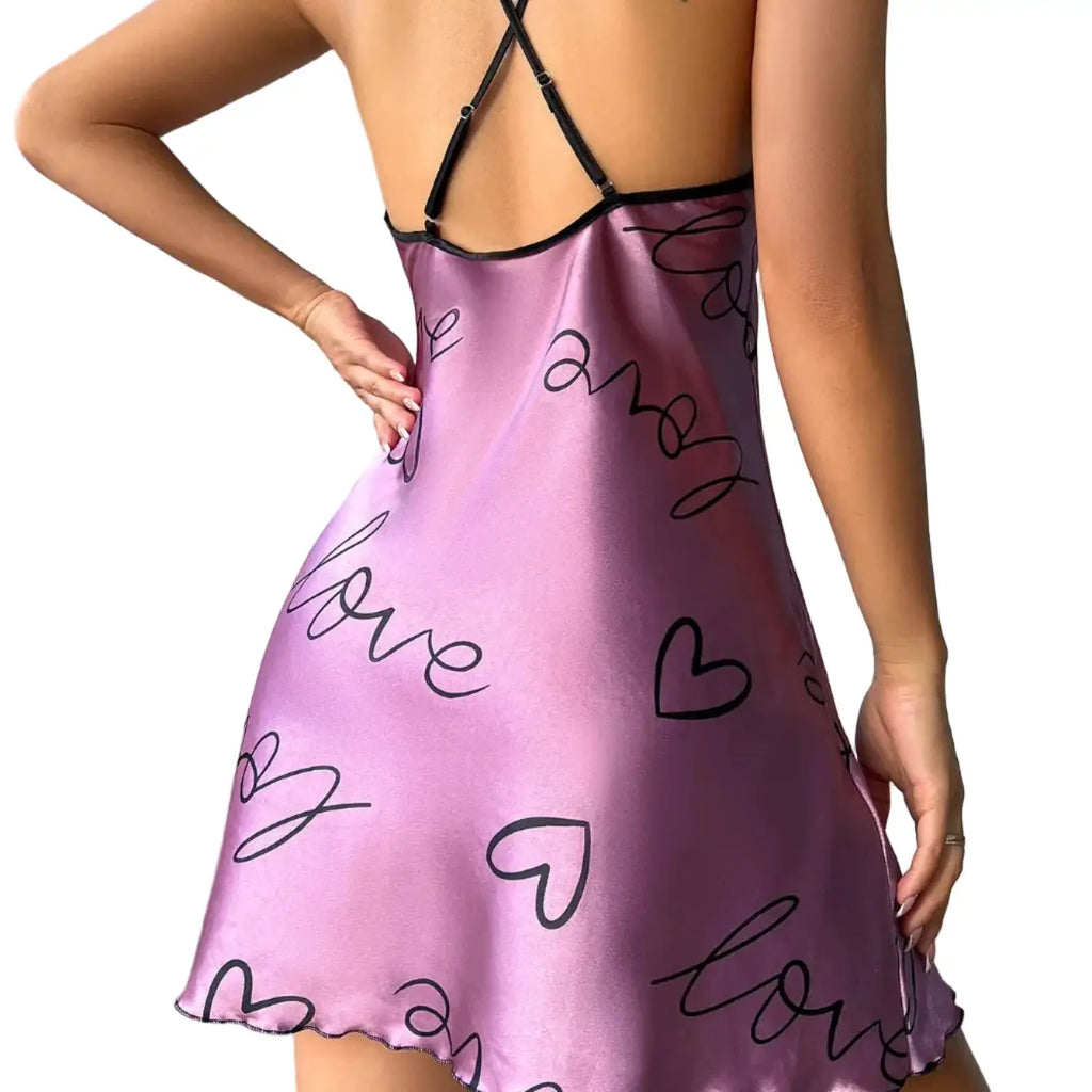Chemise de nuit en satin à bretelles spaghetti – Imprimé cœurs et fleurs