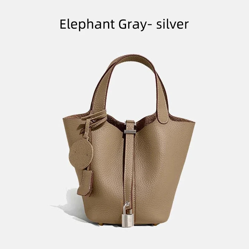 Sac à main seau en cuir véritable Mendy – beige taupe, texture grain, fermoir métallique