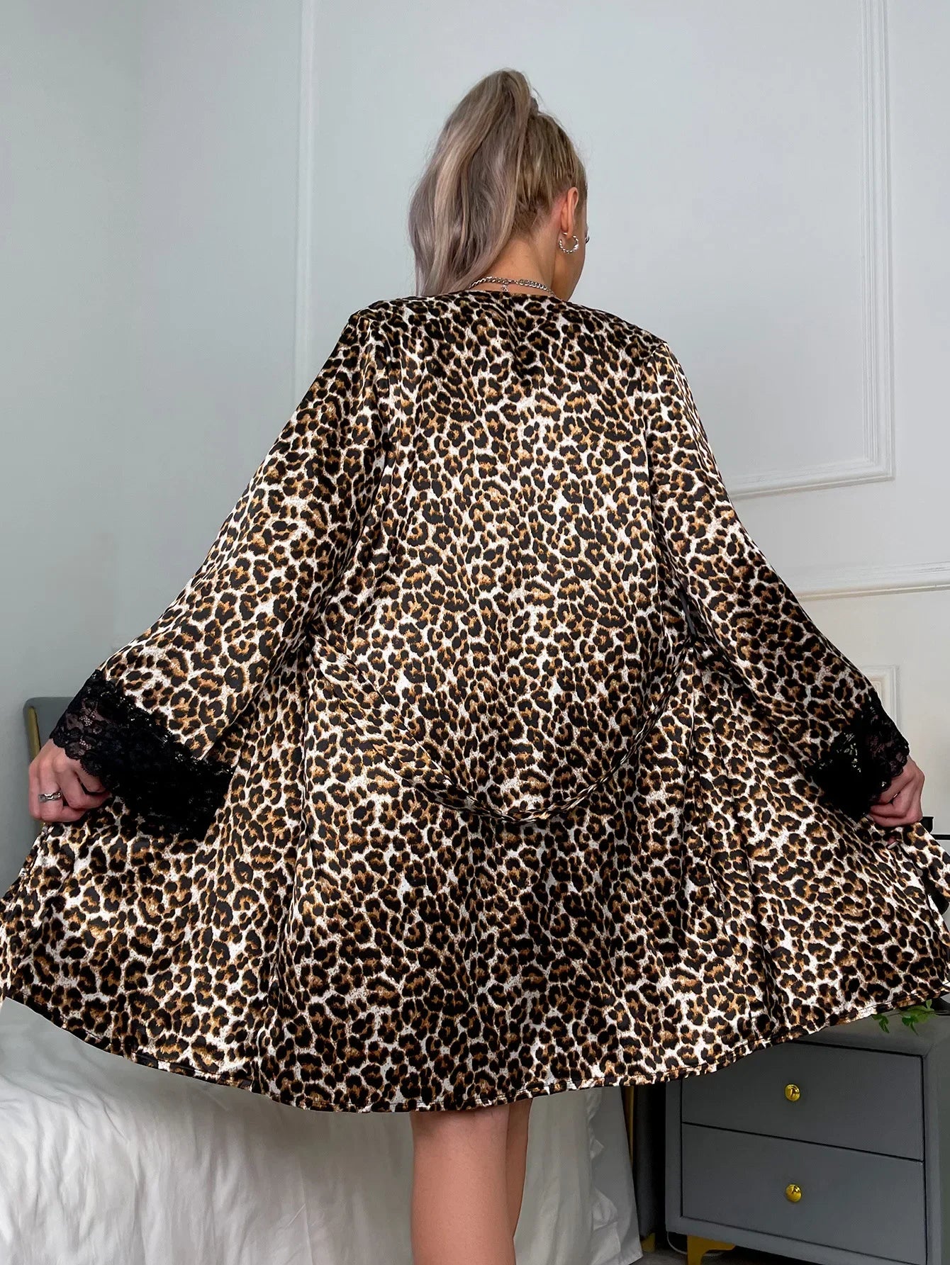 Les Secrets de Léa Robe Satin Dentelle Imprimé Floral Ceinture