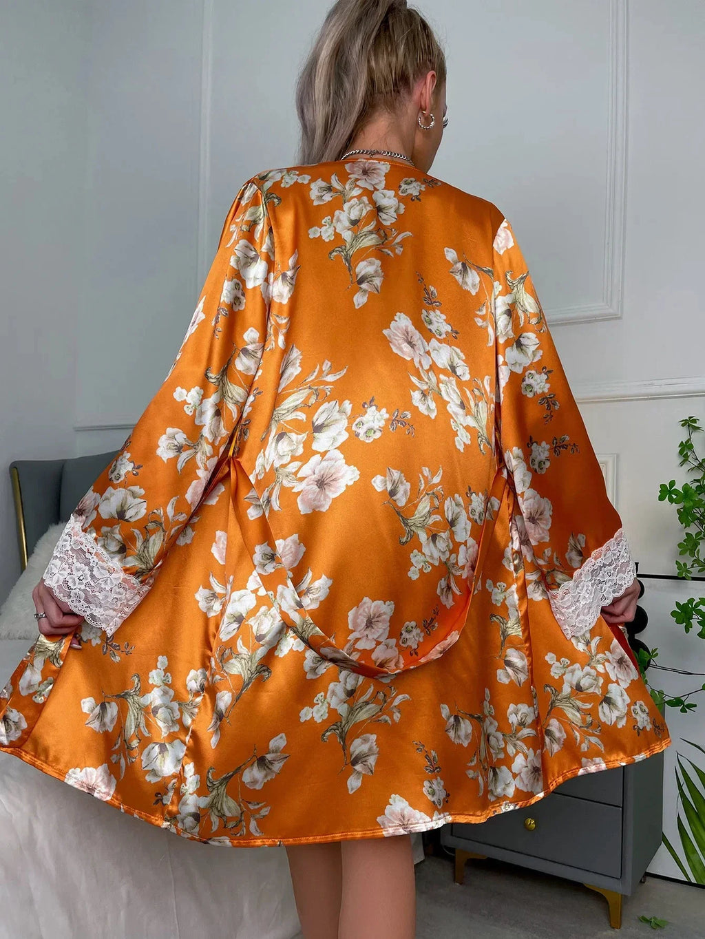 Les Secrets de Léa – Pyjama satin dentelle imprimé floral avec kimono – Laly