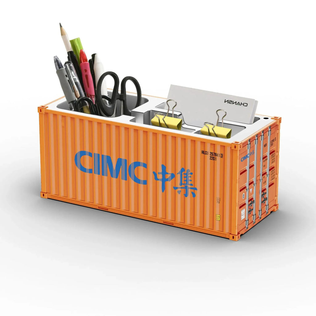 Porte-stylos de bureau orange en conteneur maritime métallique, avec compartiments pour stylos, ciseaux et trombones.