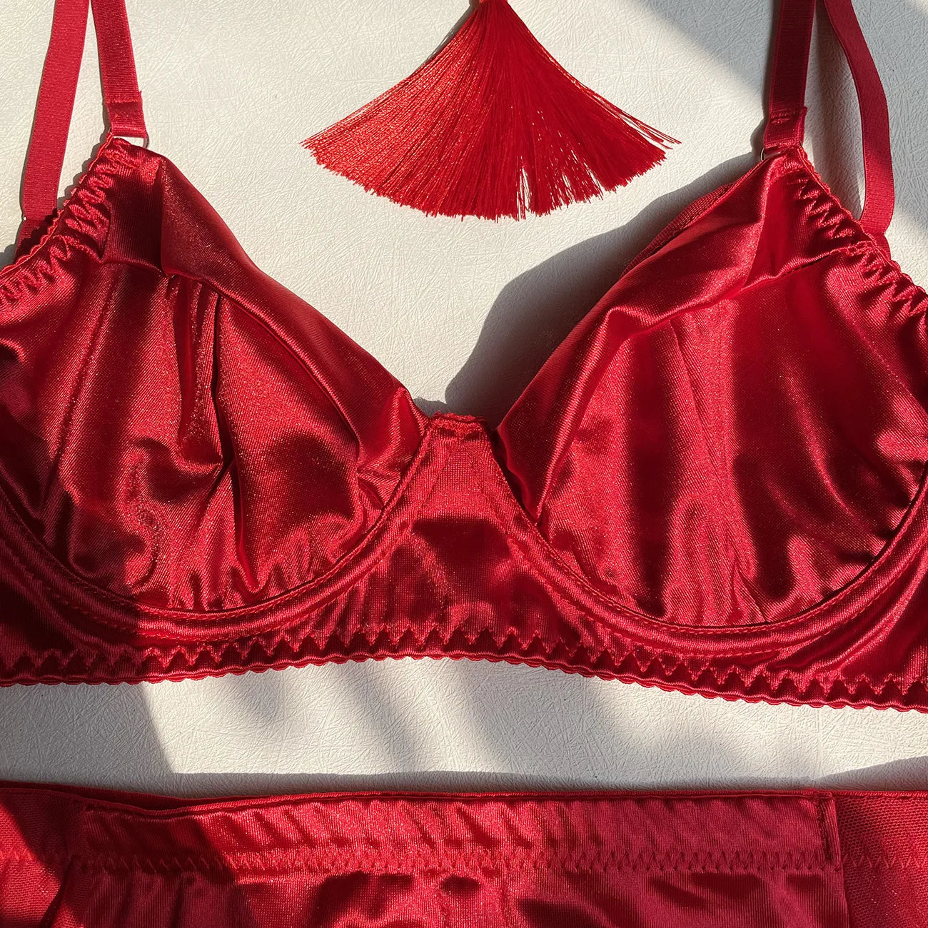 Ellolace Dessous-Set, feiner Satin und Spitze, Rot, 5-teilig