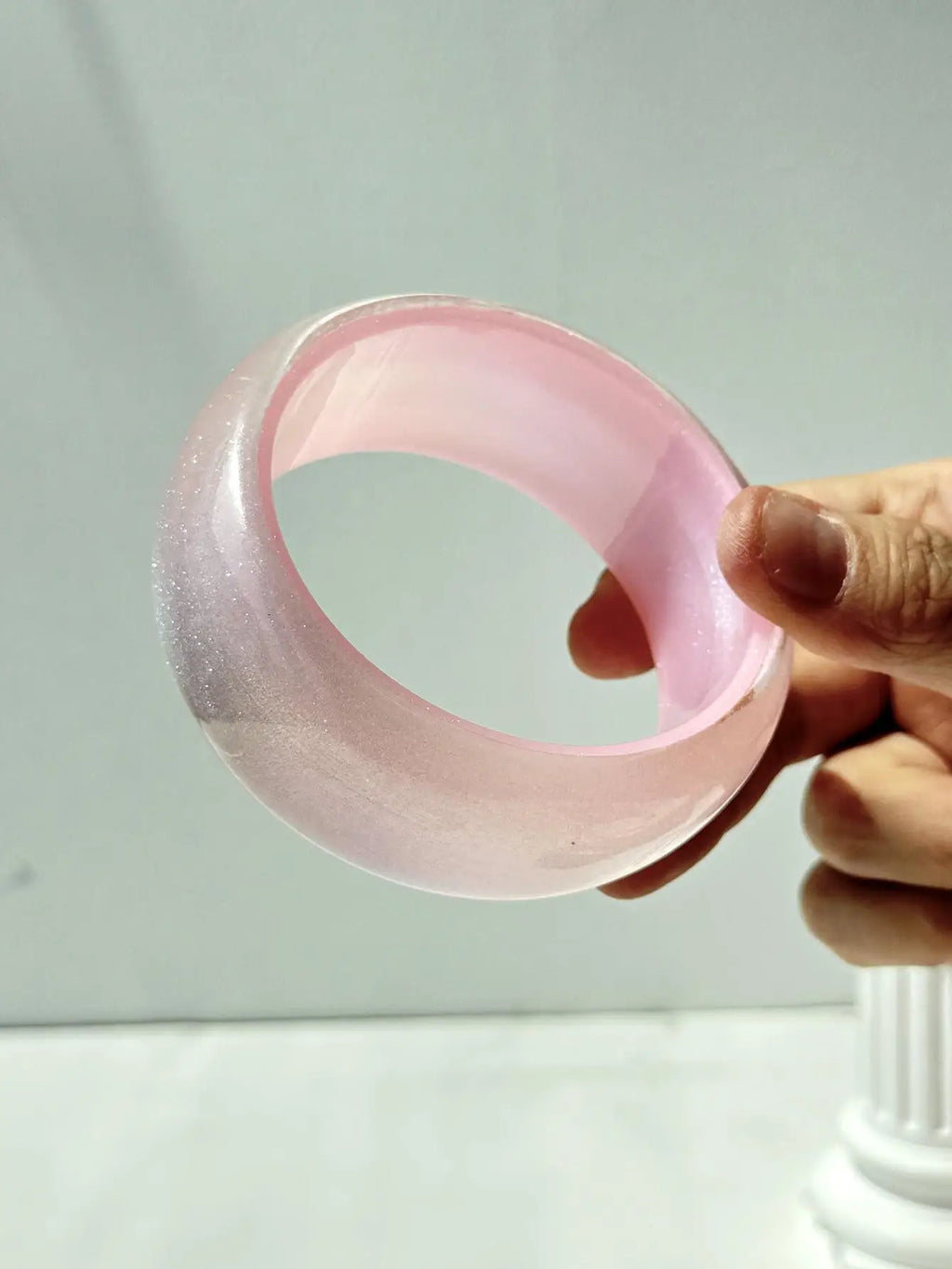 Bracelet en résine géométrique – Motifs transparents et brillants – Collection été