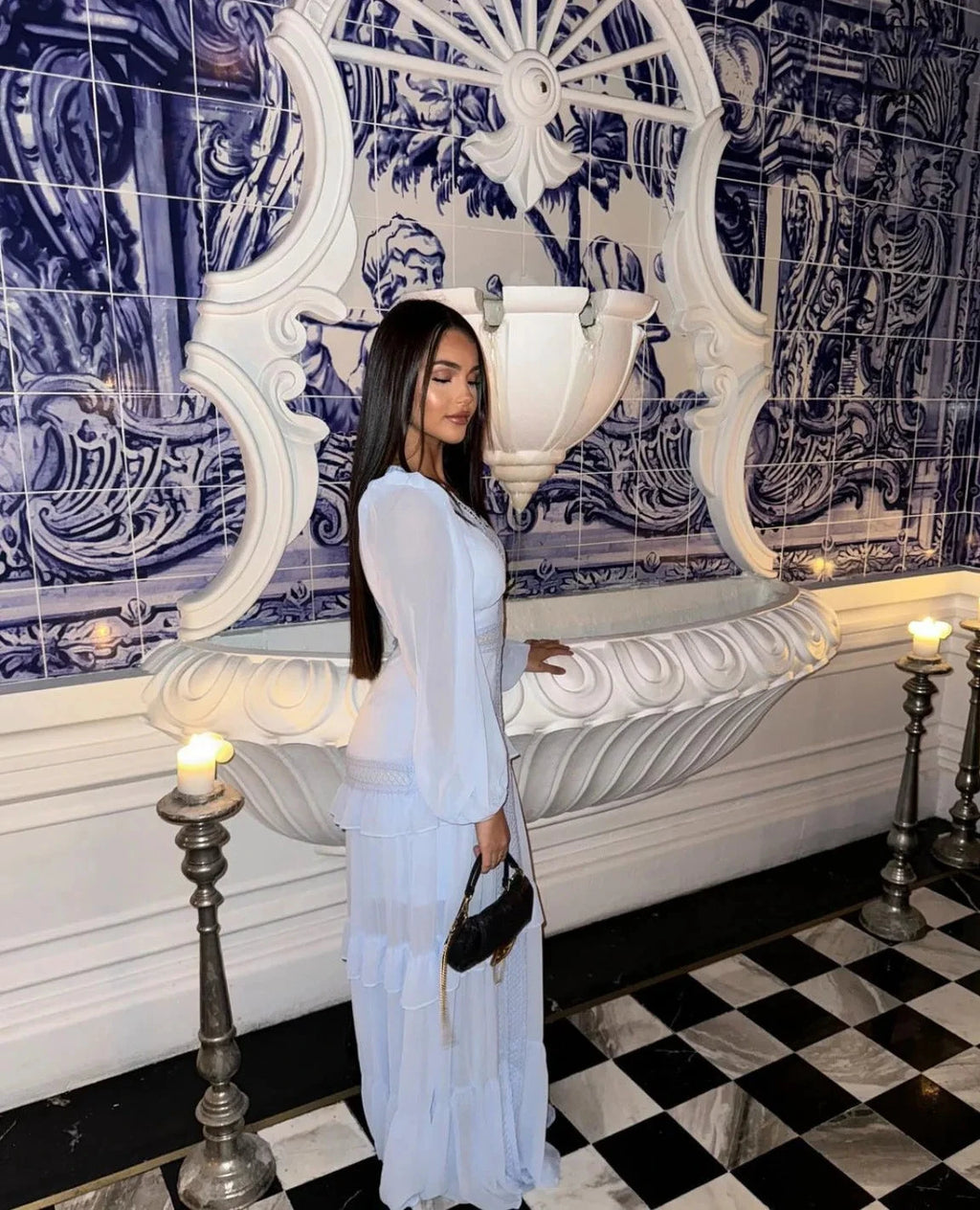 Robe longue ajourée col V taille empire manches lanternes