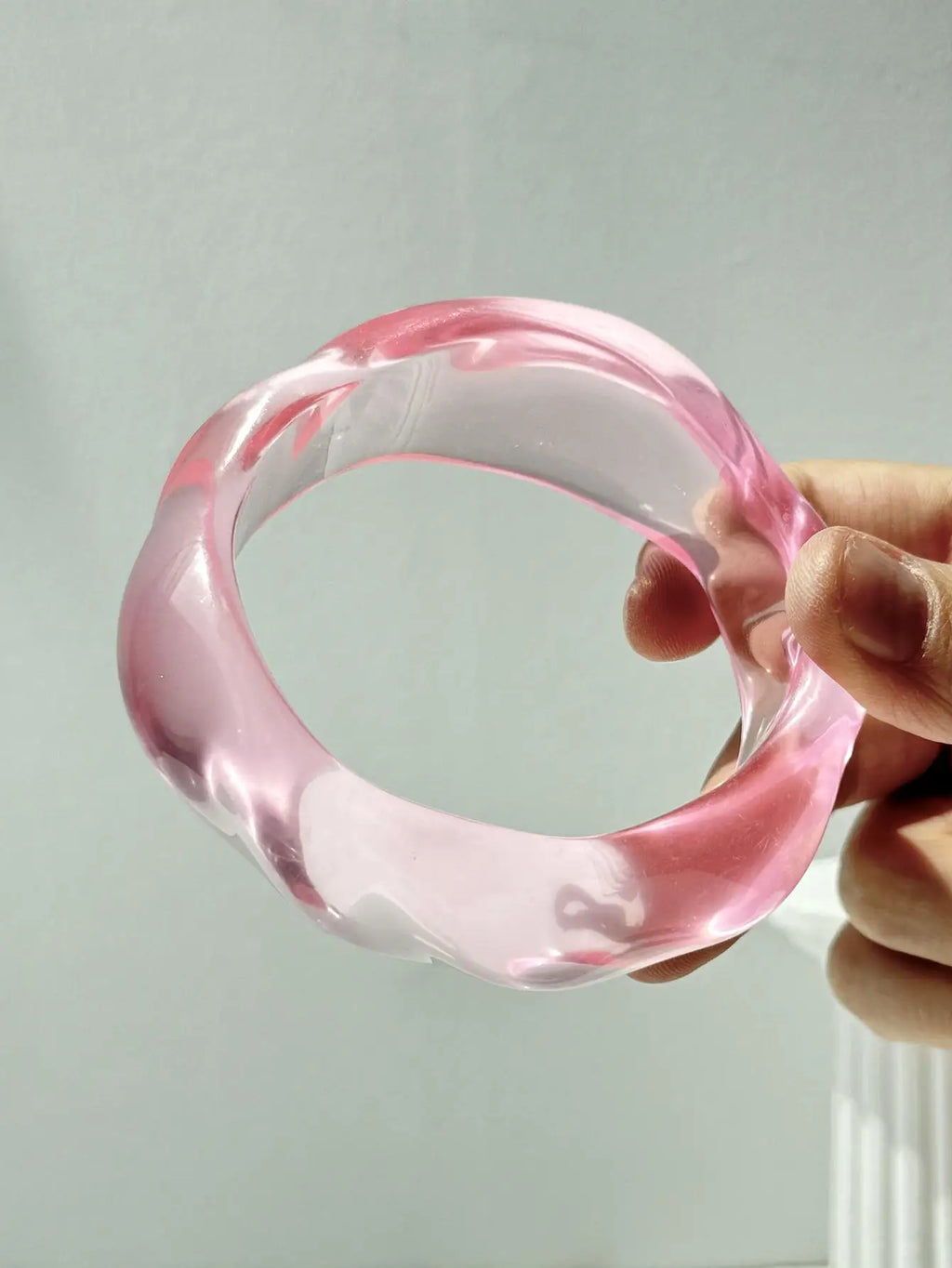 Bracelet en résine géométrique – Motifs transparents et brillants – Collection été