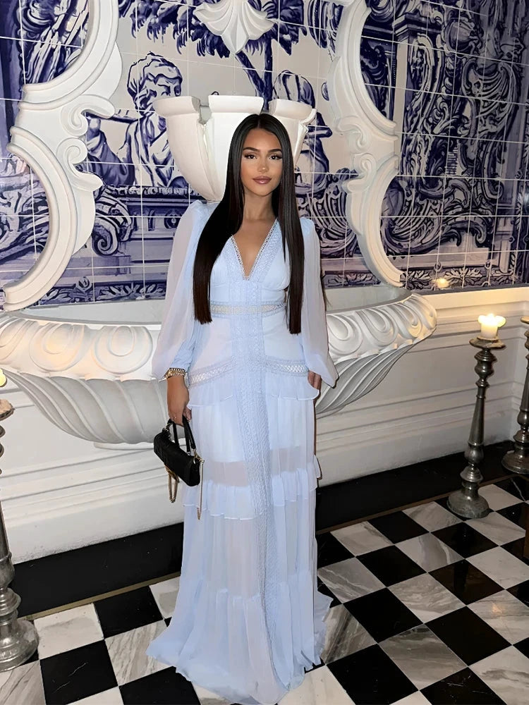 Robe longue ajourée col V taille empire manches lanternes