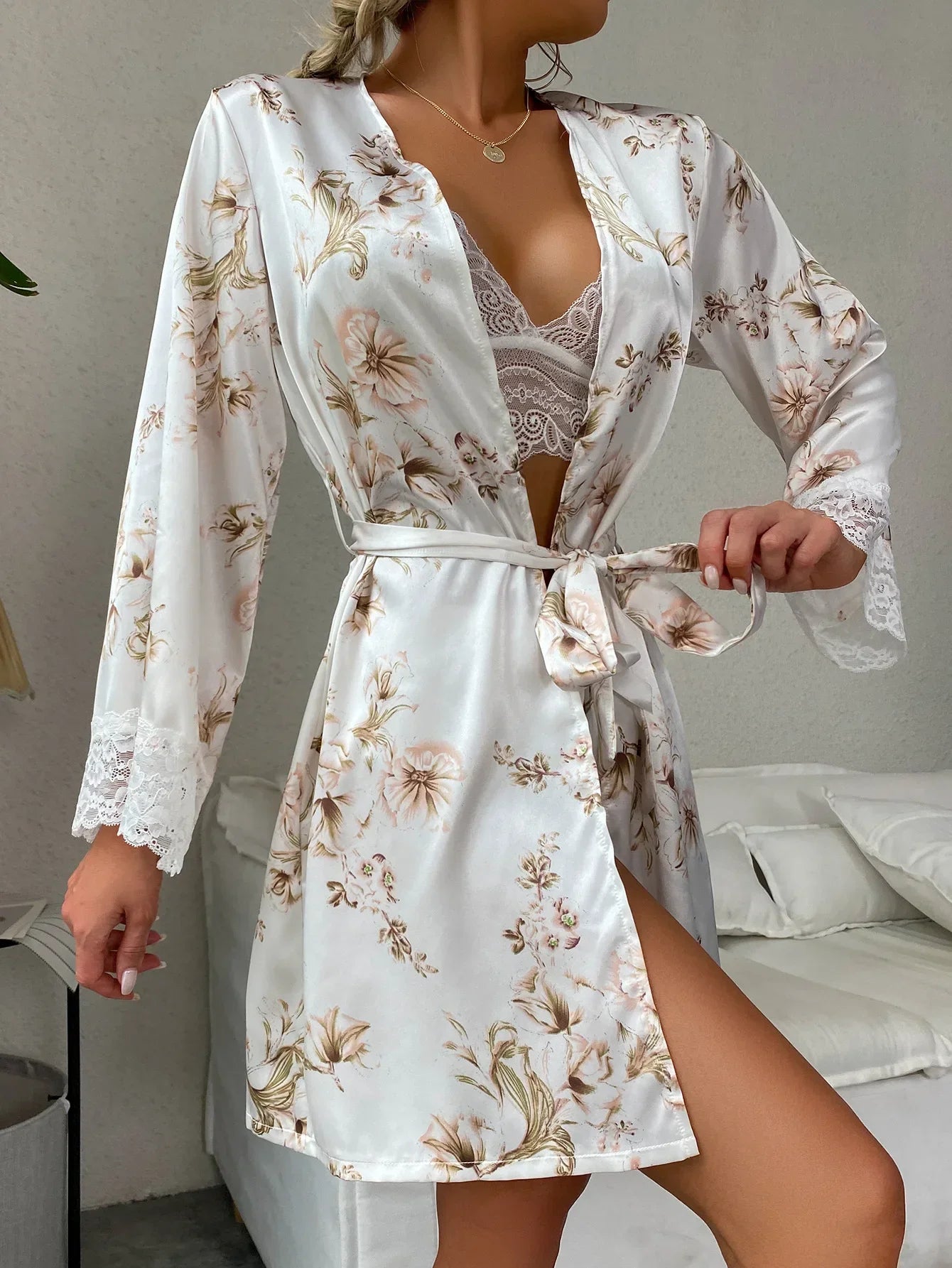 Les Secrets de Léa Robe Satin Dentelle Imprimé Floral Ceinture