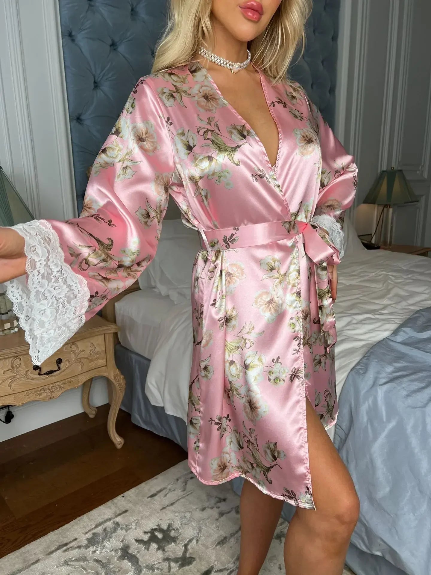 Les Secrets de Léa Robe Satin Dentelle Imprimé Floral Ceinture