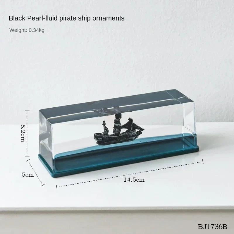 Décoration bateau flottant en liquide Going Merry, cube transparent avec navire pirate noir et socle bleu.