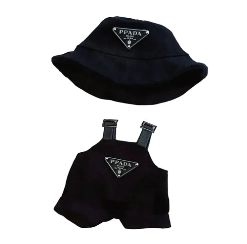 Vêtement Labubu – tenue miniature en tissu noir avec chapeau et combinaison à bretelles, logo Prada