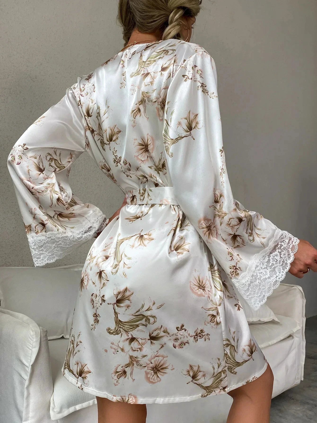 Les Secrets de Léa – Pyjama satin dentelle imprimé floral avec kimono – Laly