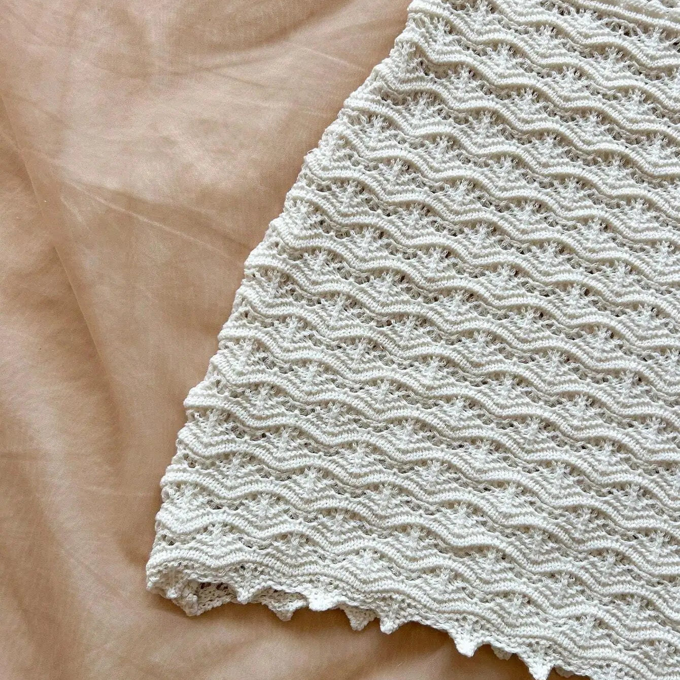 Robe d'été courte en maille à perles de bois – Soleia