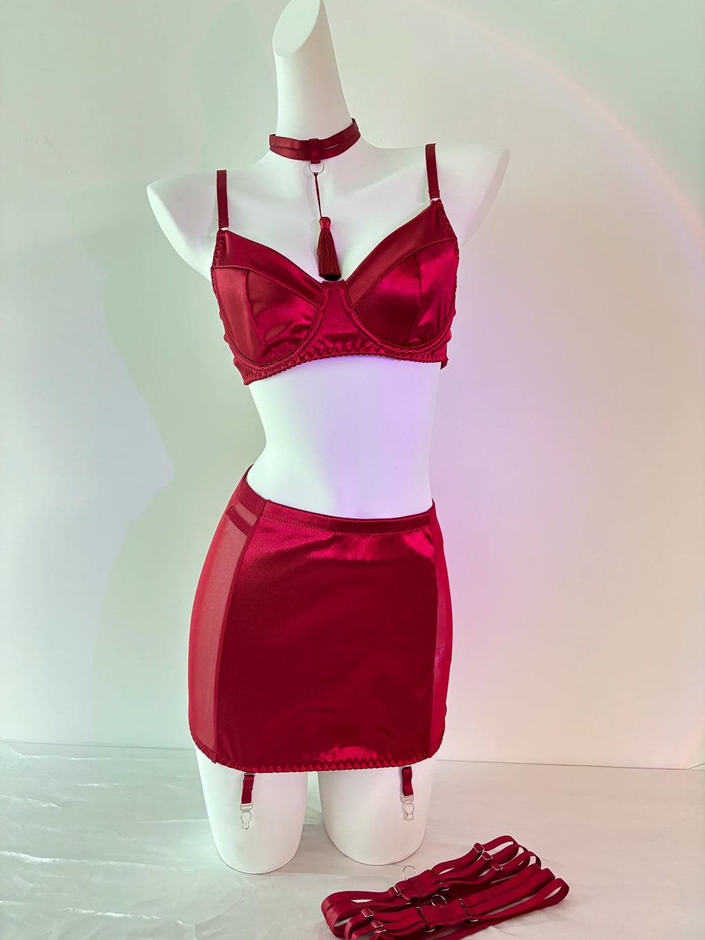 Ellolace Dessous-Set, feiner Satin und Spitze, Rot, 5-teilig