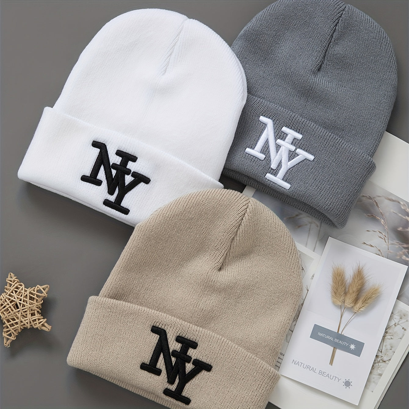 Pack de 3 Bonnets Hiver Unisex NY Tricotés Chauds Logo Brodé Pour Style Urbain Confort by LSDLBoutique.ch