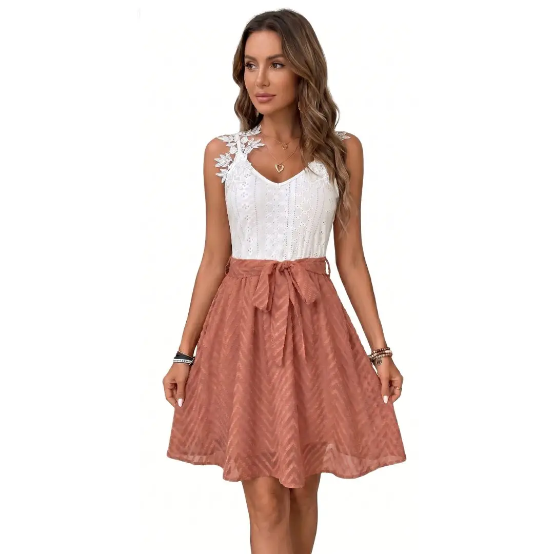 Robe chasuble blanche en dentelle avec appliqués floraux et jupe rose pêche à ceinture nouée, LSDLBoutique